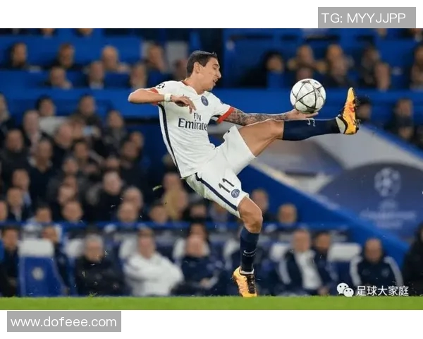 足球明星们的手指背后隐藏的故事与荣耀时刻